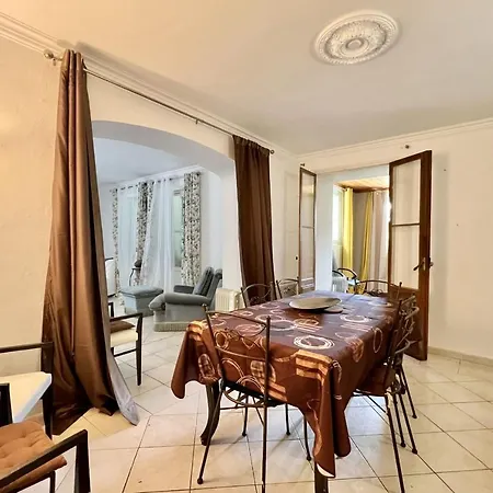 Large Bright Nest With Garden In Saint-raphael *