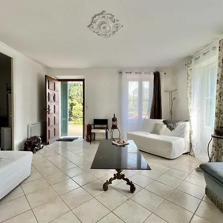 Large Bright Nest With Garden In Saint-raphael *