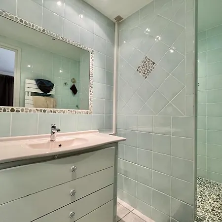 Large Bright Nest With Garden In Saint-raphael Saint-Raphael (Var)